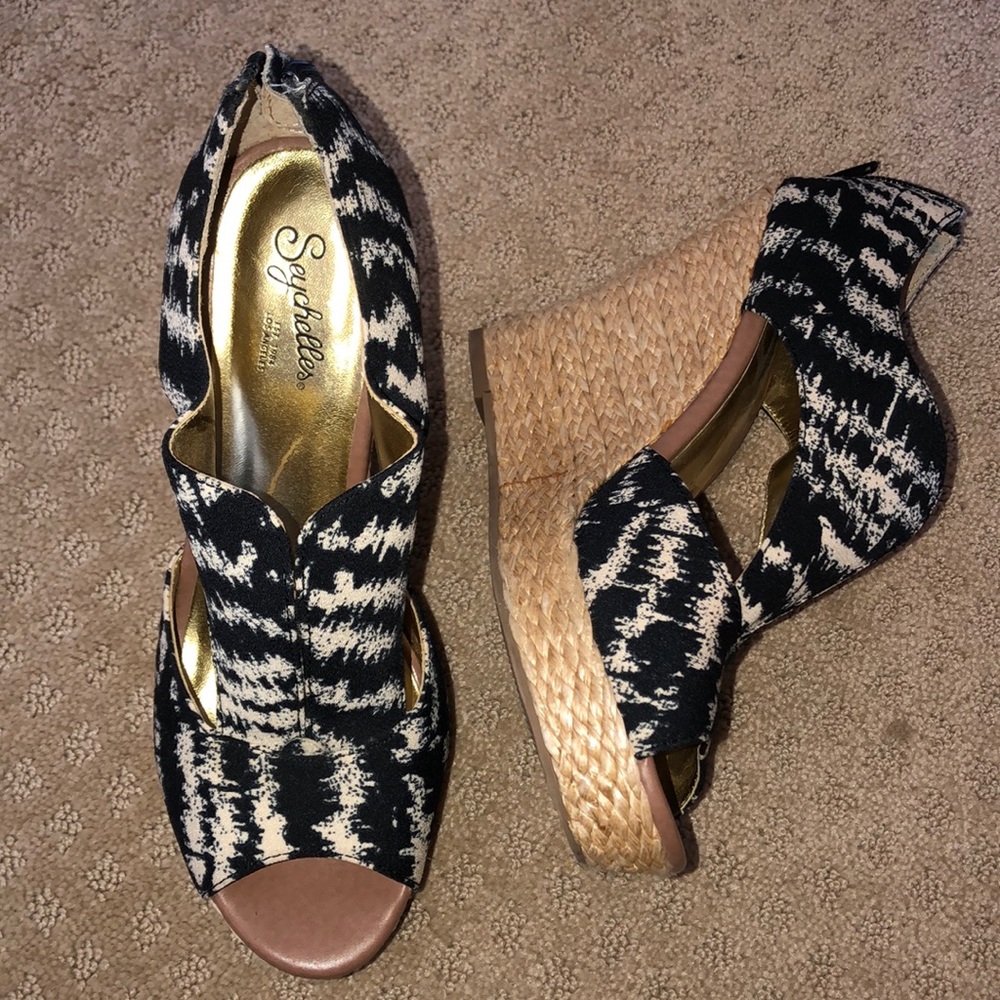 Super cute Seychelles wedges! GOOD condition.